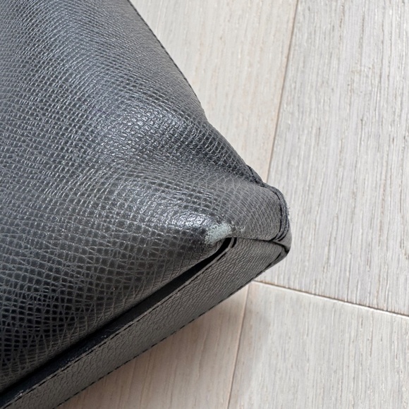 Louis Vuitton Taiga Anton Briefcase - Picture 4 of 5